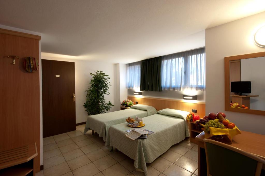 Hotel Roma Cassano Magnago Стая снимка