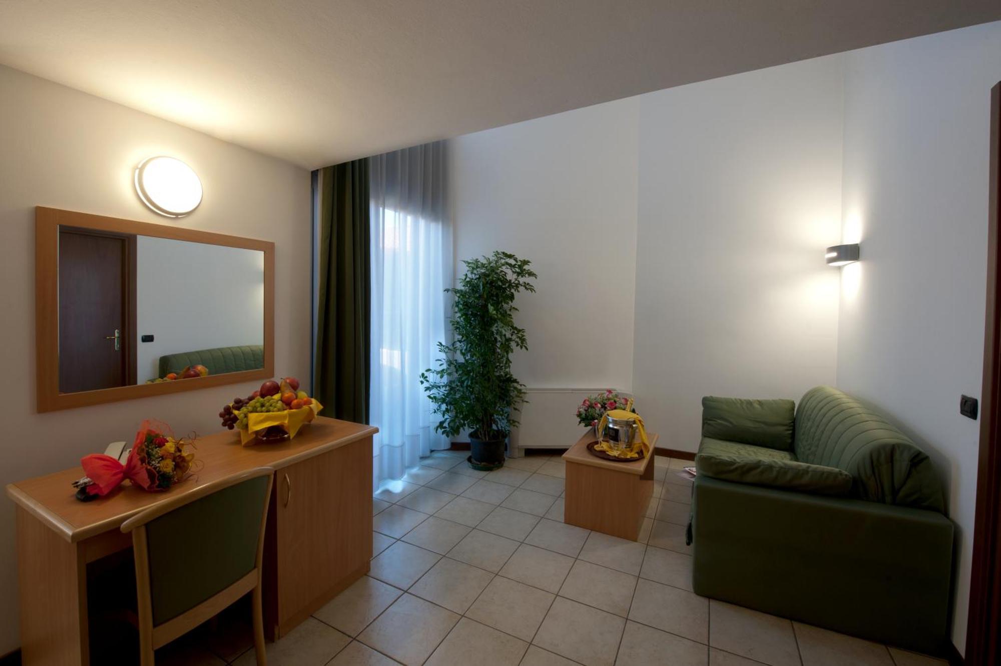 Hotel Roma Cassano Magnago Екстериор снимка