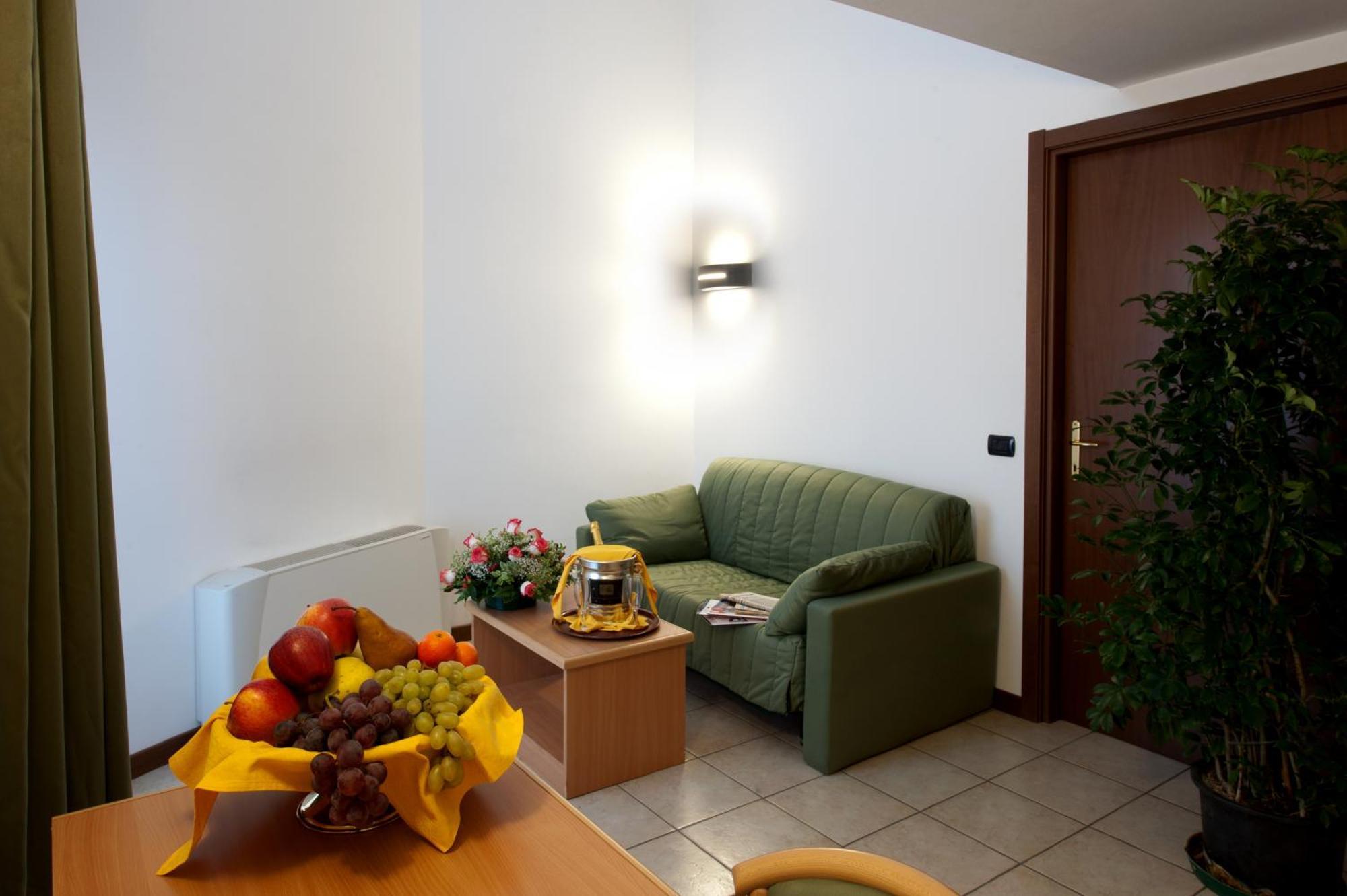 Hotel Roma Cassano Magnago Екстериор снимка