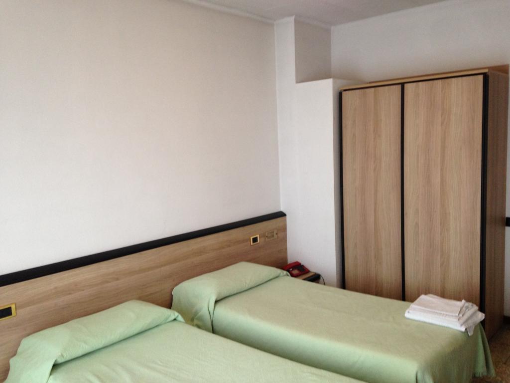 Hotel Roma Cassano Magnago Екстериор снимка