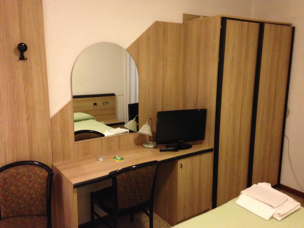 Hotel Roma Cassano Magnago Екстериор снимка