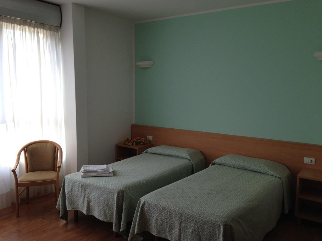 Hotel Roma Cassano Magnago Екстериор снимка