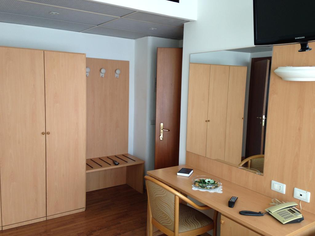 Hotel Roma Cassano Magnago Екстериор снимка