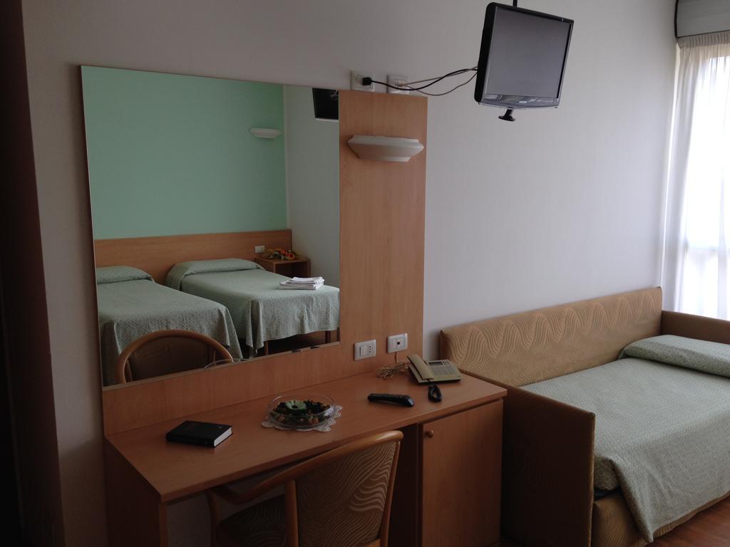 Hotel Roma Cassano Magnago Екстериор снимка