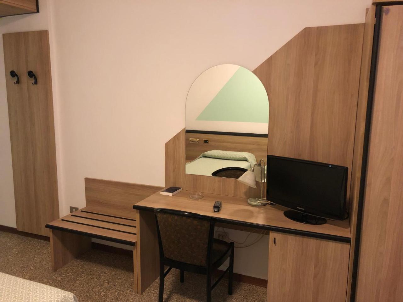 Hotel Roma Cassano Magnago Екстериор снимка